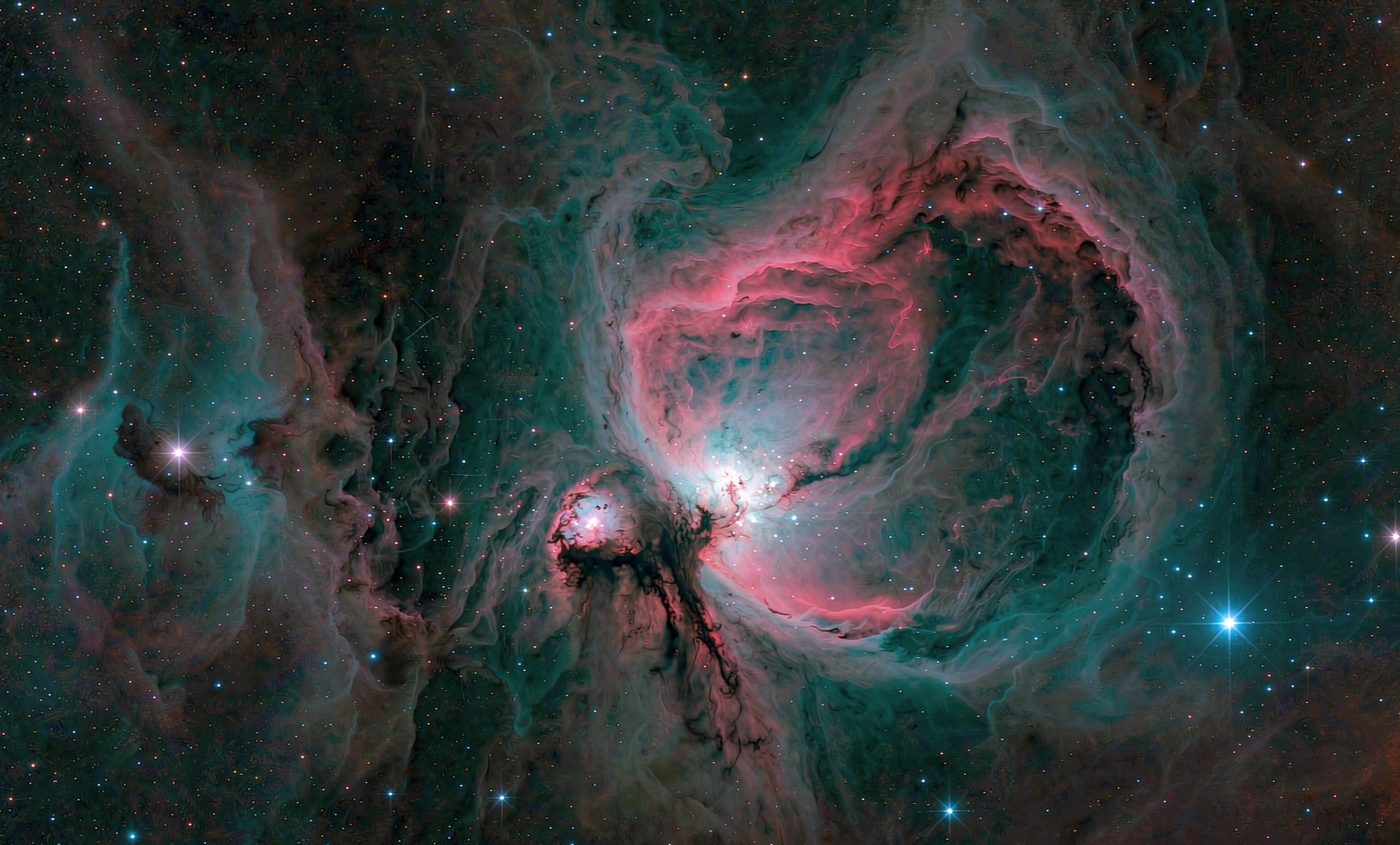 猎户座大星云 M42 的粉红色气体与中心四边形星团